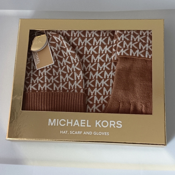 NEW Michael Kors Knit Hat Scarf Gloves Boxed Gift Set Brown White